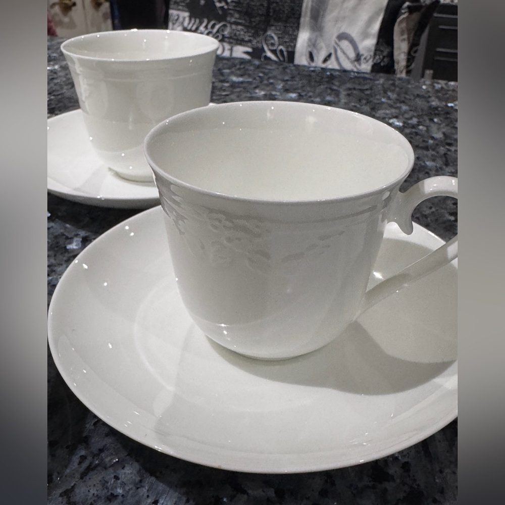 ☕✨ Vintage Villeroy & Boch “Fiori Weiss” Teacup & Saucer Set — Set of 6 ✨☕